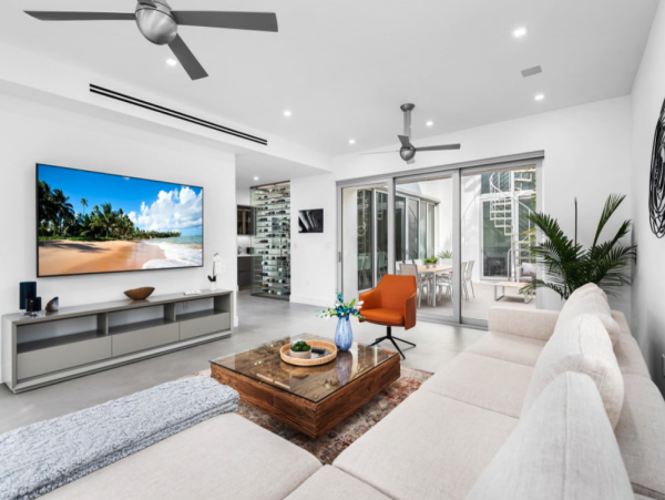 Miami Waterfront Luxury Villa - 4 Bedrooms Boater`s Retreat with Gym & Pool